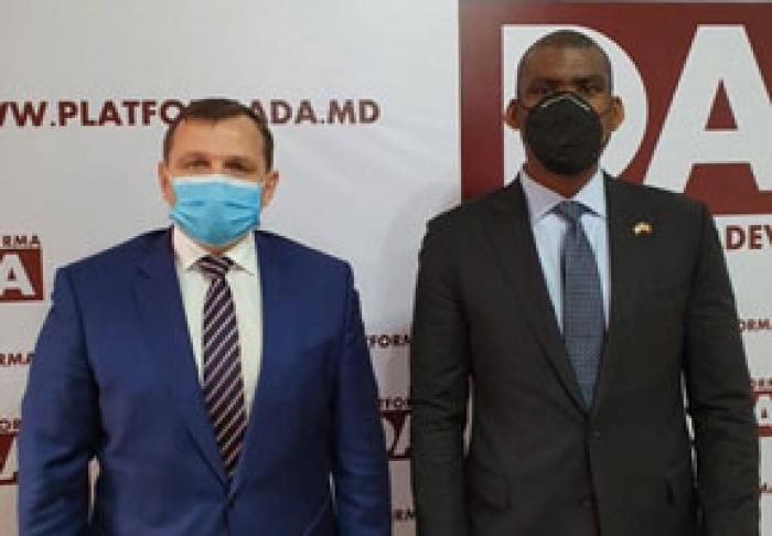 ЛИДЕР "ПЛАТФОРМЫ DA" ПОДТВЕРДИЛ НА ВСТРЕЧЕ С ПОСЛОМ США ПОЗИЦИЮ О НЕОБХОДИМОСТИ АНТИКРИЗИСНОГО ПРАВИТЕЛЬСТВА