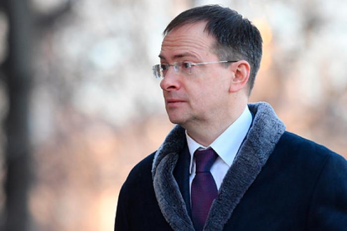 Мединский предложил учить российских школьников по учебникам своей редакции