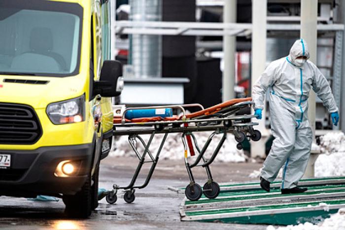 Песков назвал суровой реальностью возросшую смертность из-за коронавируса