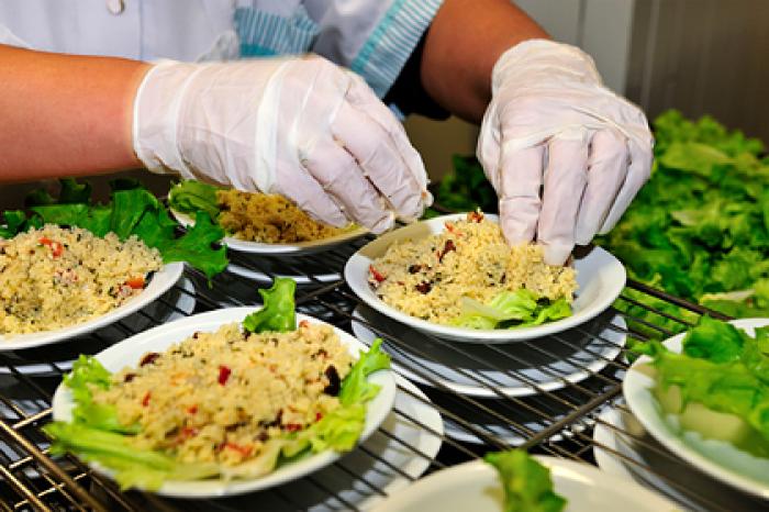 Школьников во Франции оставили без мяса на обед