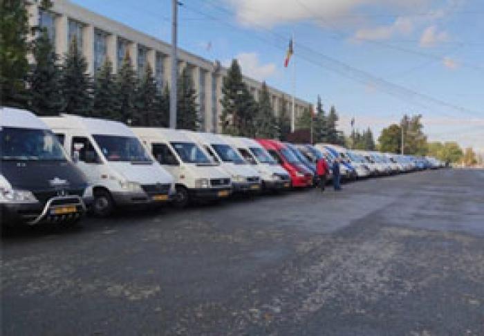 ТРАНСПОРТНИКИ УГРОЖАЮТ ПРОТЕСТАМИ, ЕСЛИ ВЛАСТИ НЕ ОТМЕНЯТ НОВЫЕ ОГРАНИЧЕНИЯ НА ПАССАЖИРОПЕРЕВОЗКИ