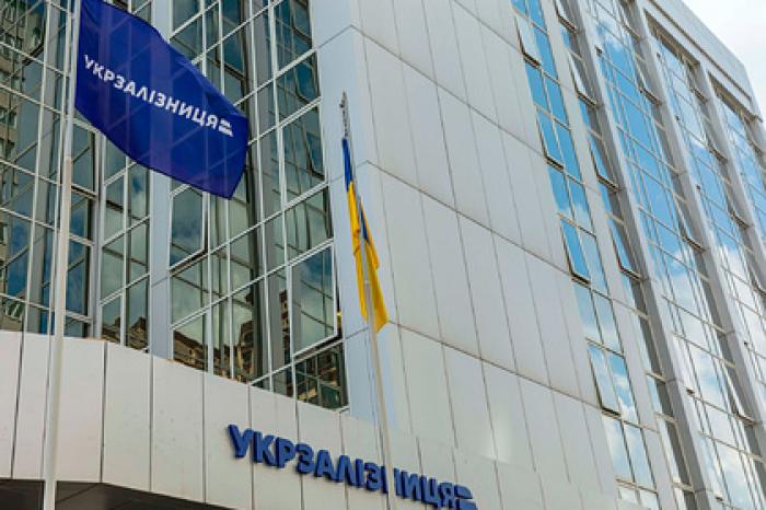 Украинские железнодорожники вышли на протест из-за низких зарплат