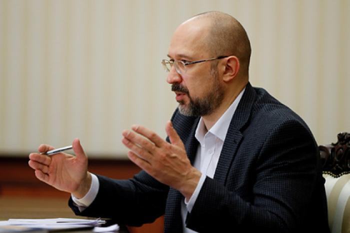 Украинскому премьеру предложили извиниться за провал вакцинации