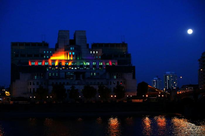 Великобритания выслала притворявшихся журналистами китайских шпионов