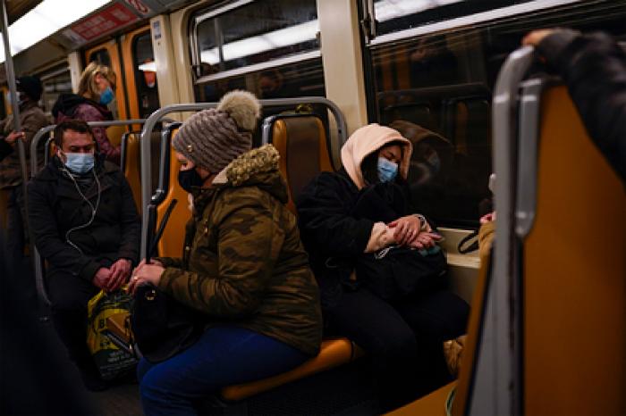 В европейской стране случайно раздали отравляющие маски