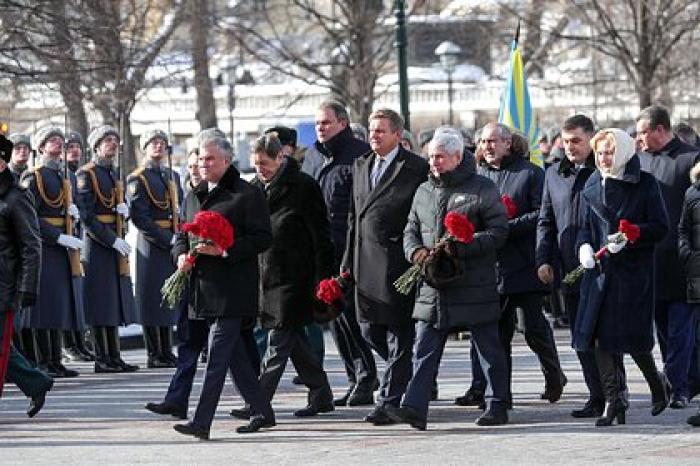 Володин и Матвиенко возложили цветы к Могиле Неизвестного Солдата