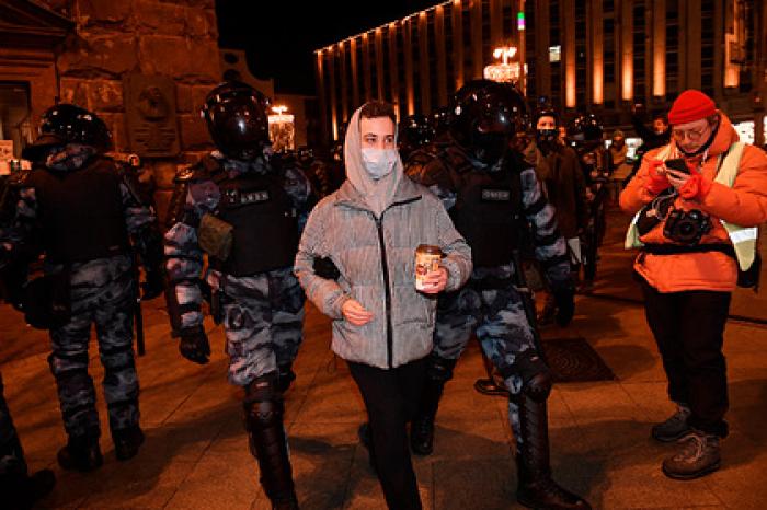 В России захотели повысить штрафы за неповиновение силовикам