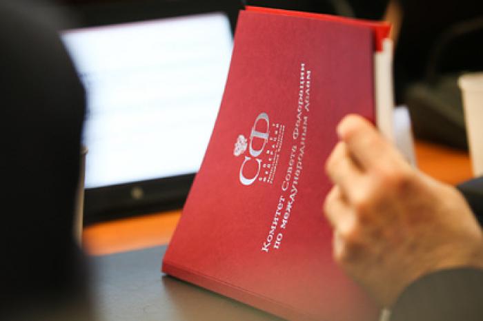 В Совфеде сочли необоснованной высылку российских дипломатов из Европы