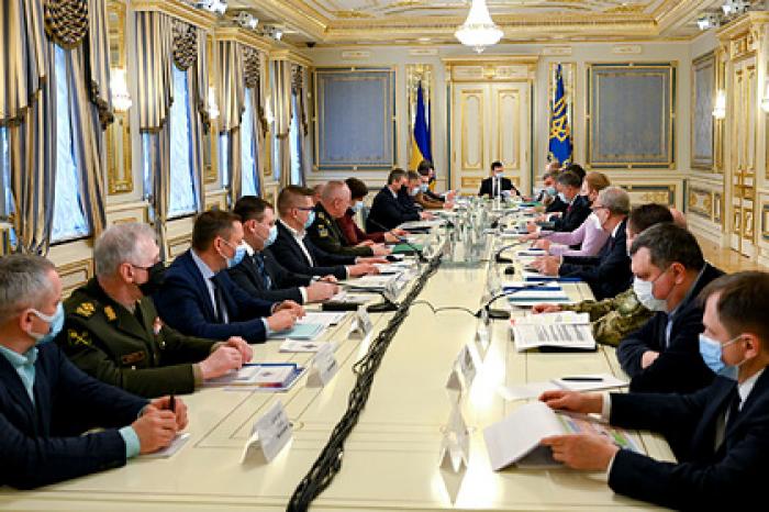 Зеленский поручил нарастить военное производство