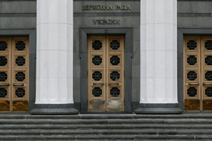 Журналистов «пророссийских» телеканалов лишили аккредитации в Верховной Раде