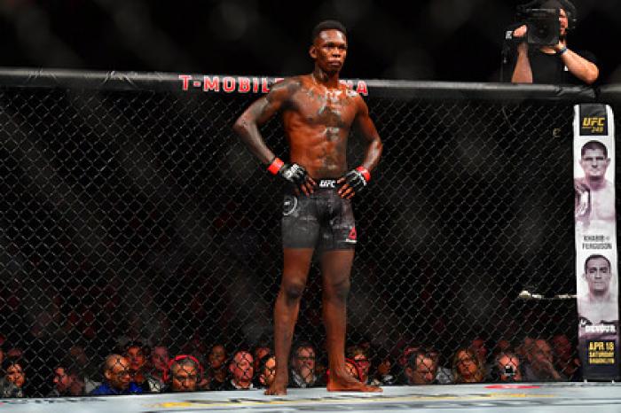 Чемпион UFC Адесанья потерпел первое поражение в карьере