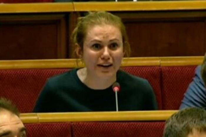 Депутат от партии Зеленского покинет Украину из-за угрозы большой войны