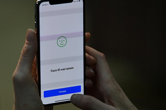 Два похожих россиянина взломали Face ID и потребовали миллион долларов от Apple