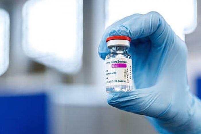 Франция задумалась об остановке поставок вакцины за пределы Евросоюза