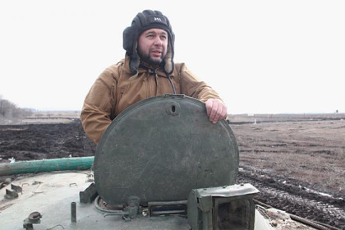 Глава ДНР сел за руль броневика