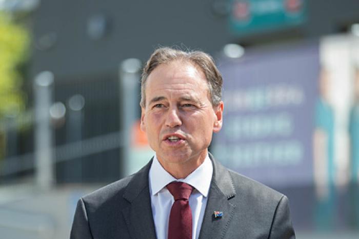 Министр попал в больницу с неизвестной инфекцией после прививки