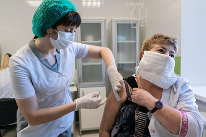На Украине отказались увольнять медиков за нежелание вакцинироваться