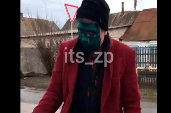 На Украине предполагаемого вора заставили умыться зеленкой