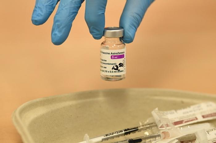 Немецкие ученые связали редкий вид тромбоза мозговых вен и вакцину AstraZeneca