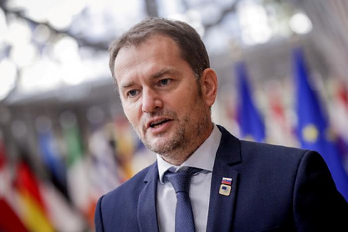 Премьер-министр Словакии поругался с президентом из-за российской вакцины