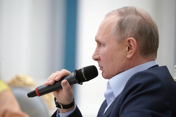 Путин поручил заняться защитой семьи и детей