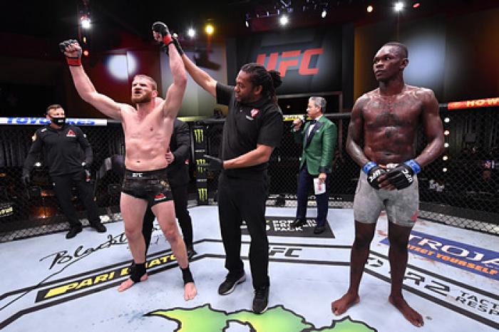 Разговор Нурмагомедова с чемпионом UFC попал на видео
