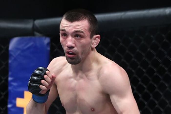 Российский боец одержал третью подряд победу в UFC