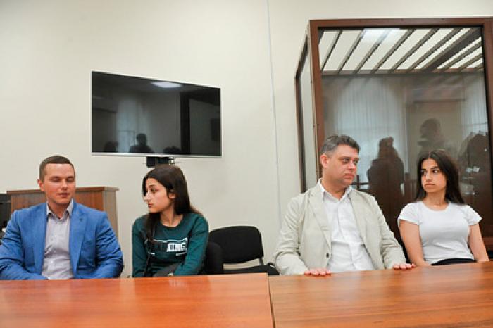 Сестер Хачатурян признали потерпевшими по делу о насилии и побоях
