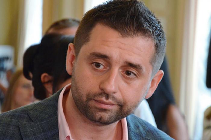 В партии Зеленского заступились за матерившегося по-русски переговорщика в ТКГ