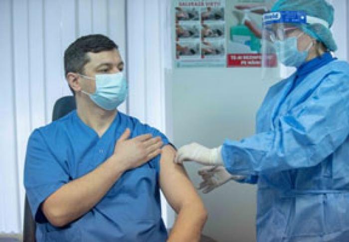 ​В ПЕРВЫЙ ДЕНЬ ВАКЦИНУ ОТ COVID-19 ПОЛУЧИЛ 751 МЕДИЦИНСКИЙ РАБОТНИК