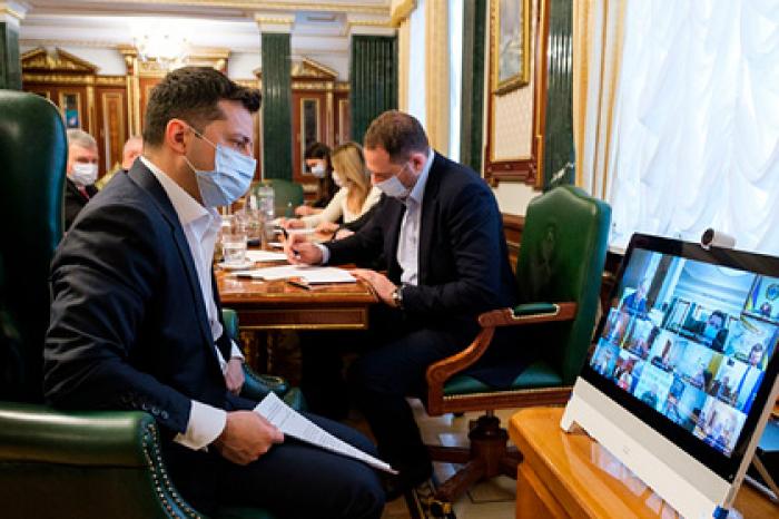 Зеленский потребовал разработать «паспорта вакцинации»