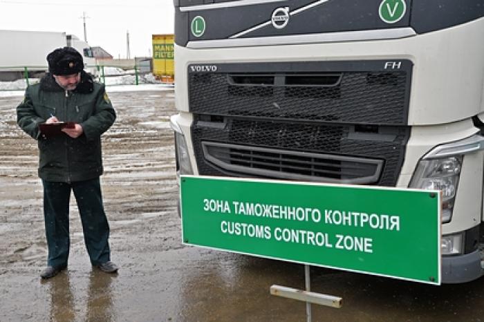 ФСБ начала тормозить вывоз продуктов питания из России