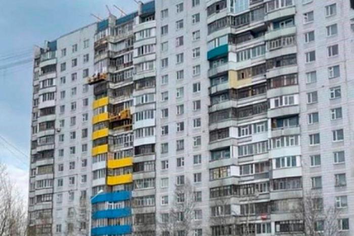 Мэр российского города разрешил конфликт из-за расцветки дома