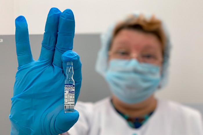 Описана способность коронавируса переждать вакцинацию