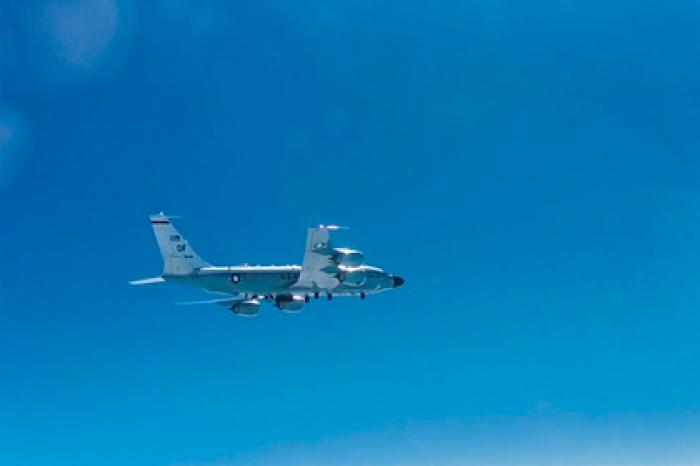Перехват самолета-разведчика США над Тихим океаном попал на видео