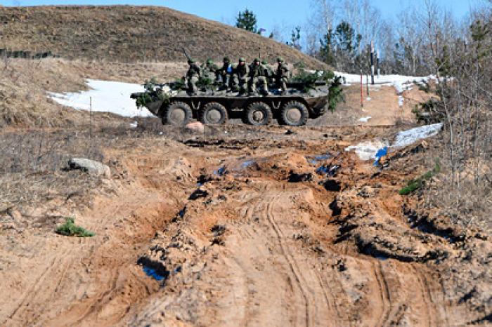 Видео с переброской «российской техники в Донбасс» оказалось снято в Белоруссии