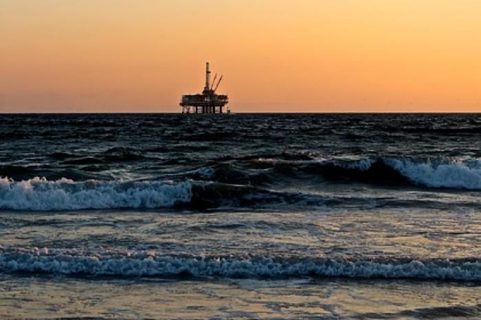 Аналитики связали рост цен на нефть с массовой вакцинацией