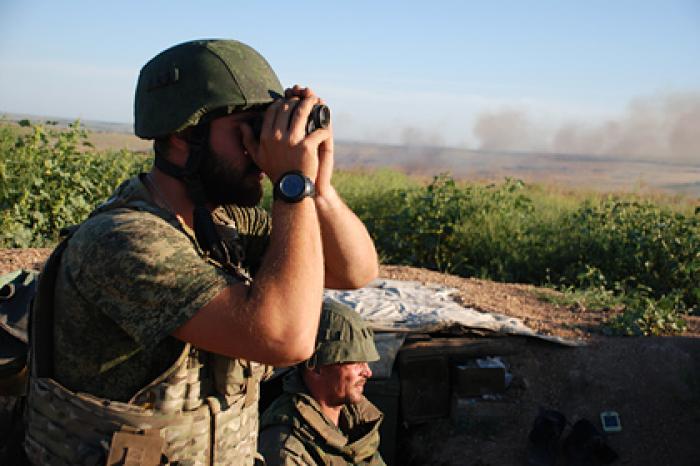 Двое украинских военных погибли и семеро пострадали при пожаре в Донбассе