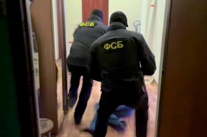 ФСБ задержала мужчину за угрозы взорвать школу