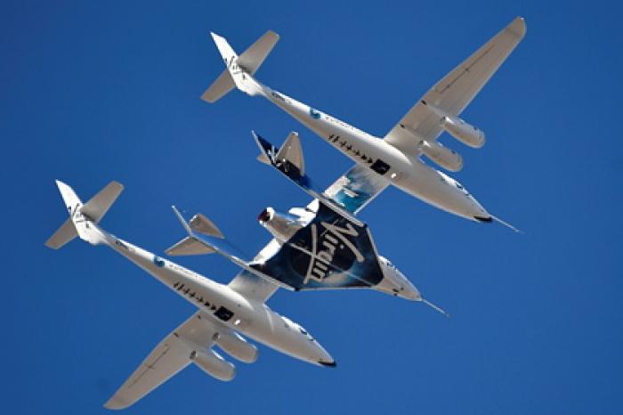 Компания Virgin Galactic испытала корабль для космических туристов