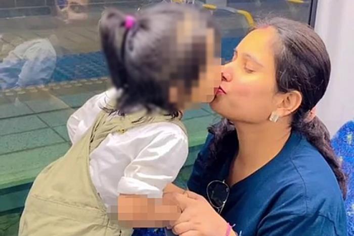 Мать поцеловала ребенка в губы и навлекла гнев зрителей