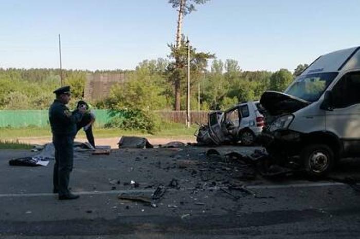 На Алтае три человека погибли в ДТП с микроавтобусом