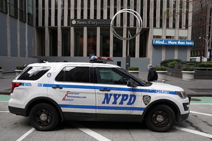 Неизвестный выстрелил в женщину и ребенка на Таймс-сквер в Нью-Йорке