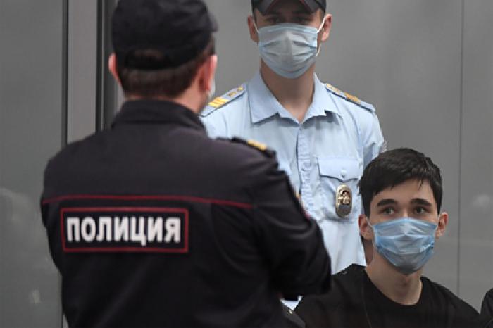 Немецкий психолог объяснил реакцию прохожих на казанского стрелка с оружием