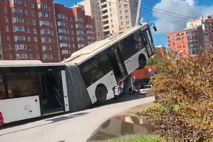 Прокуратура начала проверку после ДТП с автобусом в Петербурге