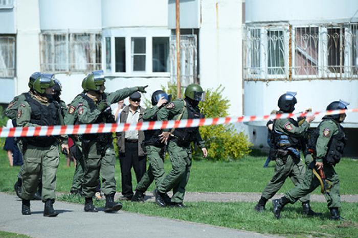 Стало известно о семи заложниках в школе в Казани