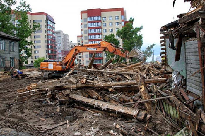 В российском городе начали сносить нерасселенный дом