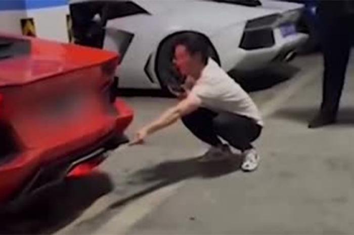 Китайцы попытались зажарить мясо на выхлопе Lamborghini и едва не сожгли его