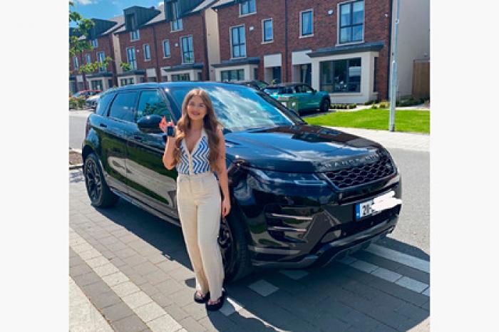 Макгрегор подарил 20-летней племяннице роскошную машину за миллионы рублей