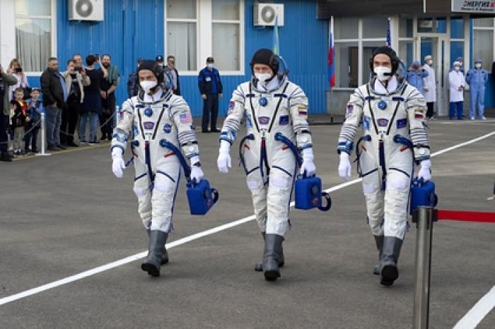 На повышение зарплат космонавтов выделили деньги из резервного фонда